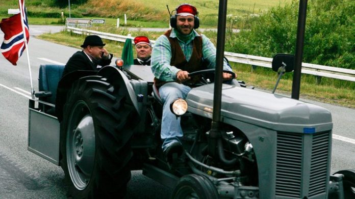 MasseyFerguson_Traktorklubben_Gråtasslauget_FlaskePosten_2
