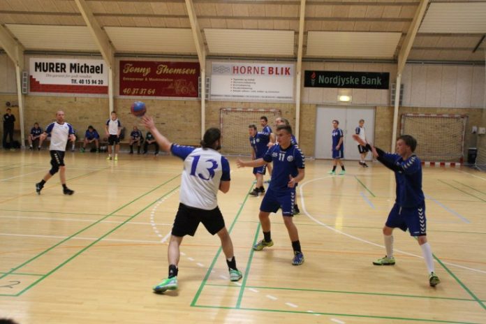 HorneKFUM_TIF_Serie2_Herrer_FlaskePosten_1