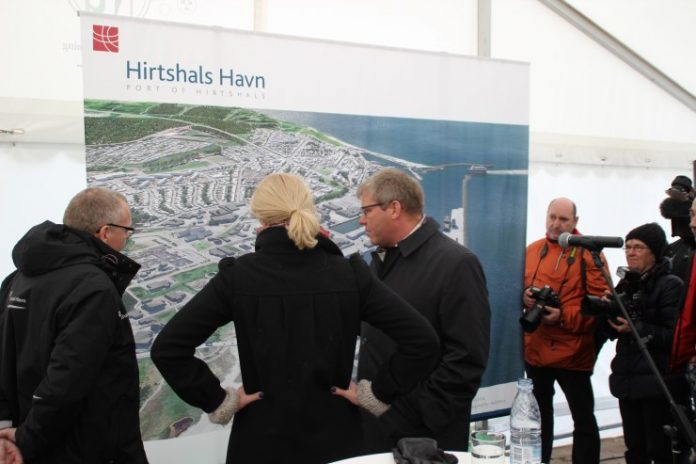 Statsministeren_Helle_Thorning__Hirtshals_Havn_Spadestik__FlaskePosten_12
