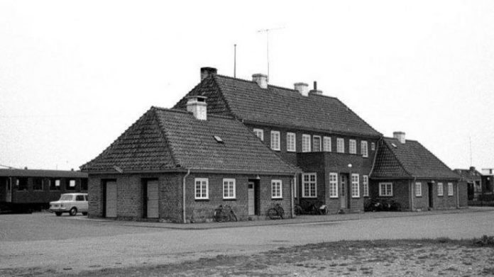 Iver_Espersen_Karl_Christian_Lunden_Hirtshals_Havns_Gl_Administrationsbygning_FlaskePosten_5