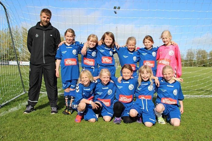 Spillerdragter_U9_Piger_Drenge_HorneKFUM_FlaskePosten_1