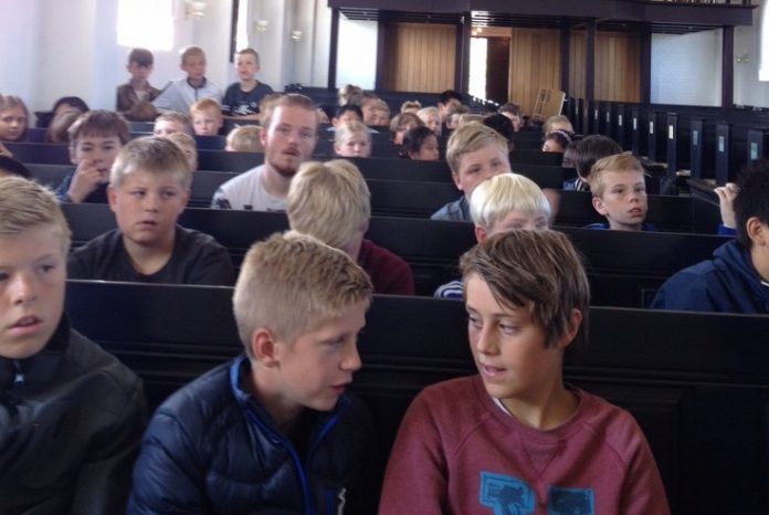 Billedkunst_Hirtshals_Skole_Kirke_FlaskePosten_1_737x493
