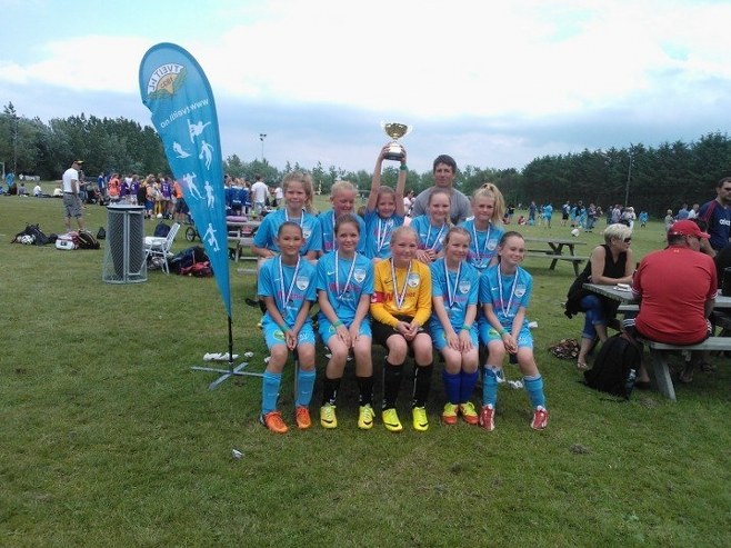 Horne_Hirtshals_U13_Piger_FlaskePosten_1_658x493