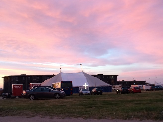 Indre_Mission_Neonkors_FlaskePosten_1_657x493