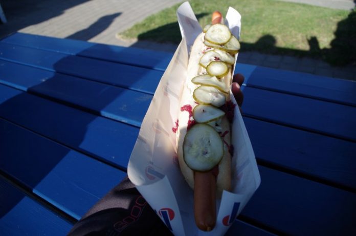 Polarkiosken_Halv_Meter_Hotdog_FlaskePosten_2_740x490