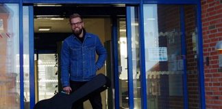 Vandreguitar vandrer videre og er kortvarigt tilbage i Vendsyssel