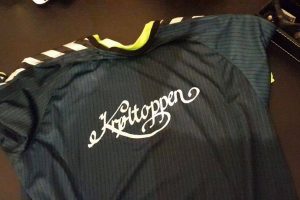 Jelle_Nyt_Trænertøj_Krøltoppen_FlaskePosten_1