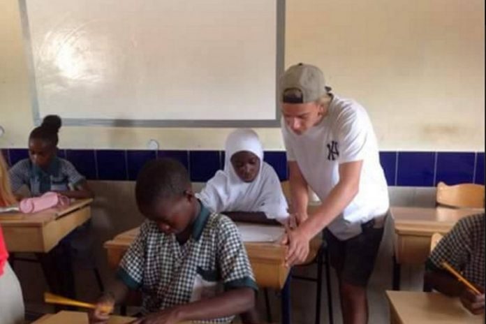 Tobias_Gambia_Jansen_FlaskePosten_1_739x493