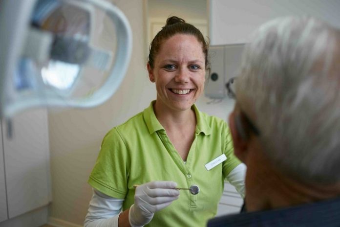Christina_Frigga_ Anderson_Tandtekniker_FlaskePosten_1_739x493