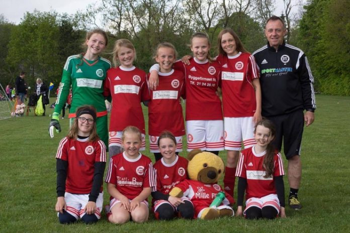 U12_BTI_Piger_FlaskePosten_1