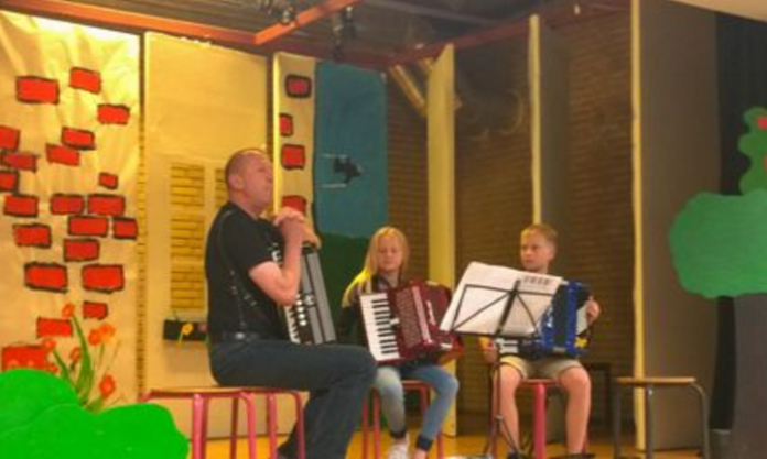 Harmonika_Tornby_Skole_FlaskePosten_1