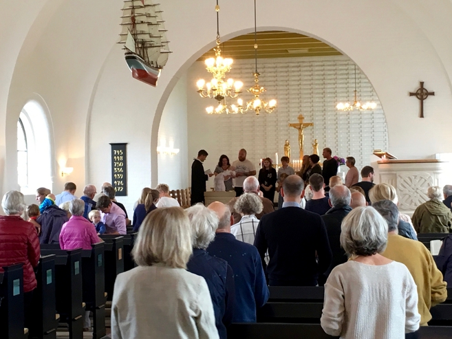 Barnedåb_Hirtshals_Kirke_FlaskePosten_2