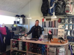 Carlo_Hirtshals_Golfklub_FlaskePosten_1_657x493