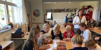 Store leger med små på Horne Skole