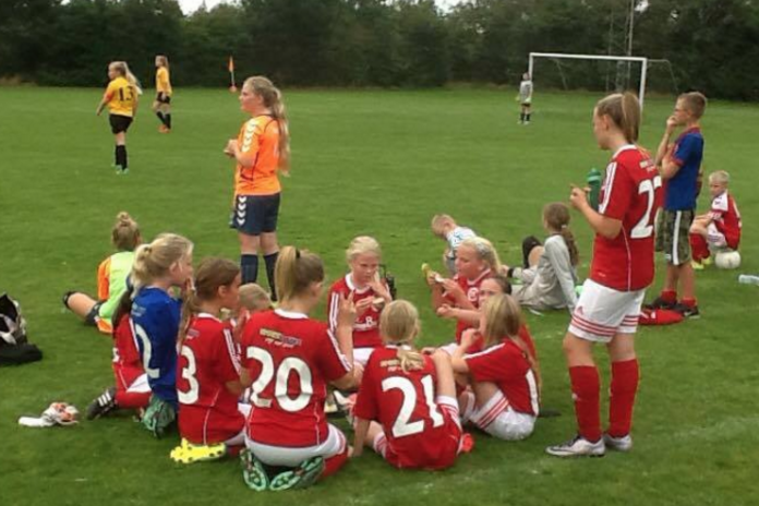 U12_Piger_BTI_FlaskePosten_1