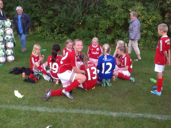 U12_Piger_BTI_FlaskePosten_1