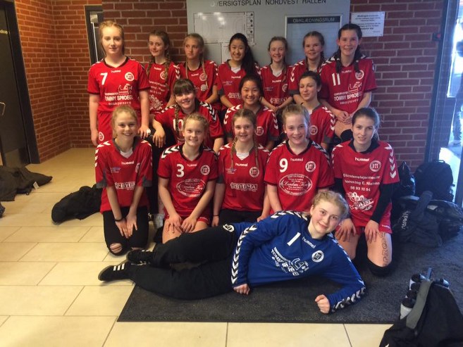u14_piger_bti_flaskeposten_1_657x493