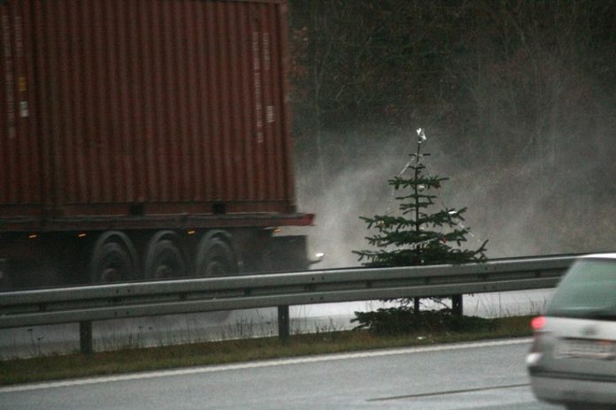 juletrae_motorvej_flaskeposten_2_739x493