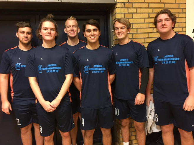 Jansen_Firmafodbold_FlaskePosten_1