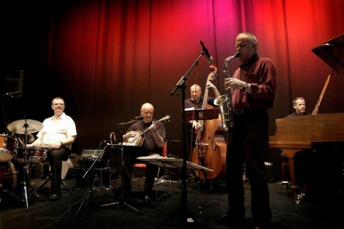 Red_Hot_Four_FlaskePosten_1_740x491