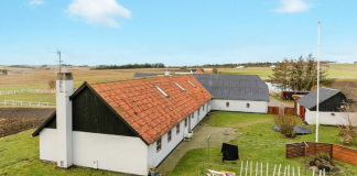 Velbeliggende hesteejendom sælges ved Horne