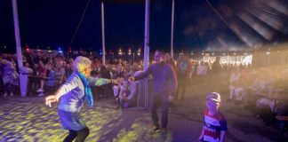 Kridt cowboystøvlerne til torsdag aften ved Musik Under Trappen.