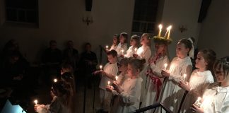 Bindslev Kirkes Børnekor til Luciaoptog i Sørig Kirke