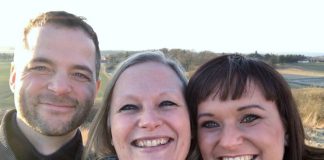 Bolette, Sophie og Morten på rundtur i kommunen for DR