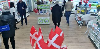 Småkager og flag til åbning af Hjorte Apoteket i Hjørring