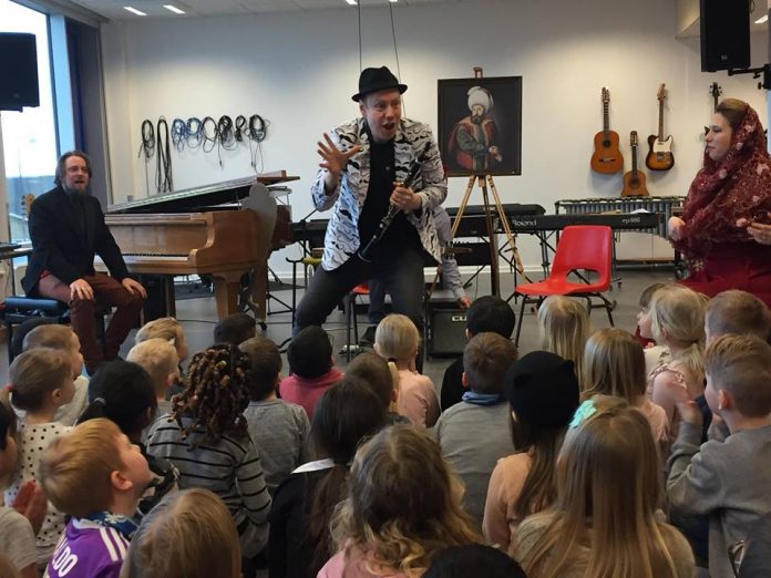 Emsemble_Shahar_Hirtskals_ Skole_FlaskePosten_3