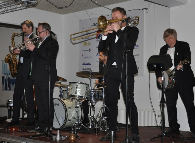Second_Line_Jazzband_FlaskePosten_1_674x493