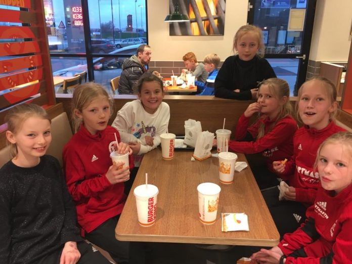 U10_A_Piger_BTI_FlaskePosten_1