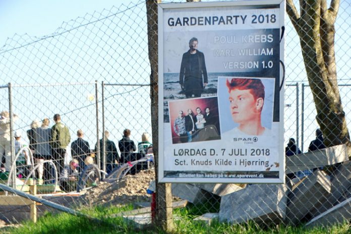 gardenparty18skilt_flaskeposten_740x493