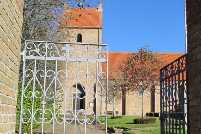 loenstrup kirke3_flaskeposten_740x493