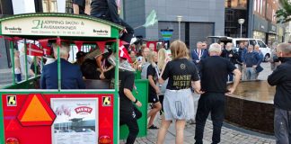 Kold dukkert til guldfesten