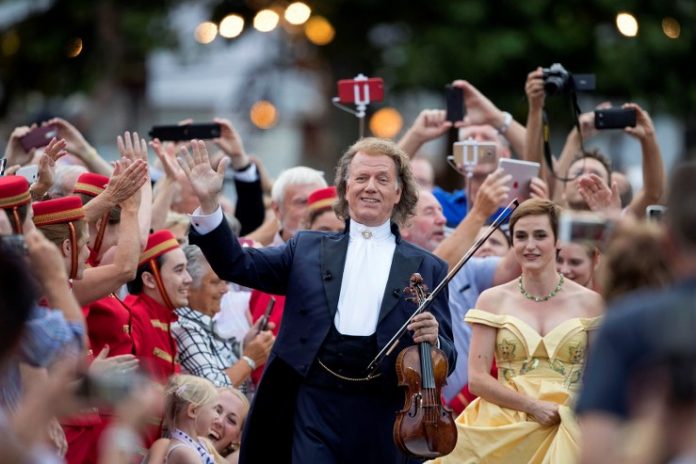 André_Rieu_Bio_FlaskePosten_1_739x493