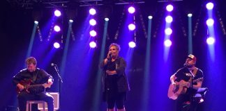 Stærkt og tonerent trekløver til Musik Under Trappen