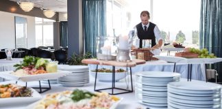 Tjener søges til Skaga Hotel