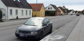 Øjeblikket: Parkeret bil på Frilandsvej dækket af mel