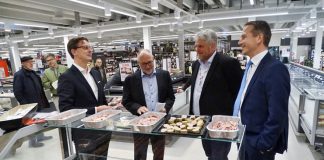 To ministre smagte på livet i MENYs fødevaremarked