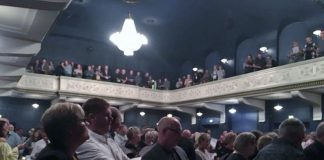 Fællessang: Vi vil ikke af med byens stolte hus