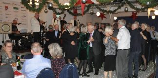 Jazzklubben “Hva no do” indviede med fynd og klem et nyt dansegulv på Hotel Hirtshals
