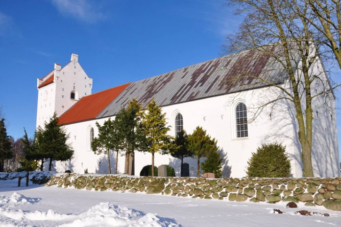 vrejlev kirke sne_740x493
