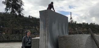 Tonstung granit køres i disse døgn fra Portugal til Trappen i Hirtshals