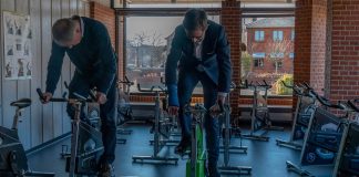 Skatteminister cykler penge ind til Vendsyssel Håndbold