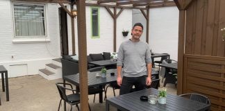 Lena og Massimo har renoveret terrassen bag Ristorante Italiano