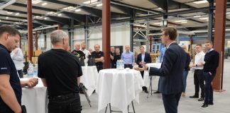 Skatteministeren besøgte Glaseksperten i Hjørring