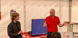 Rasmus Prehn (S) i udbytterig snak med datteren Nikoline