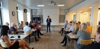 Skatteminister Karsten Lauritzen (V) besøgte mandag Spar Nord