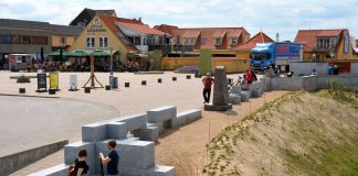 Dorte Dahlin og Mogens Møller fortæller her historien om tilblivelsen af Trappen i Hirtshals